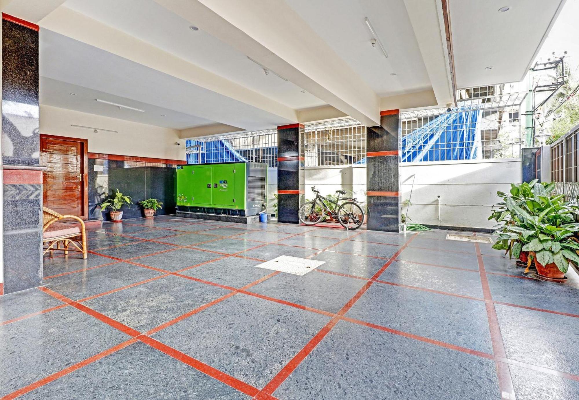 Capital O R R Residency Hotell Bangalore Exteriör bild
