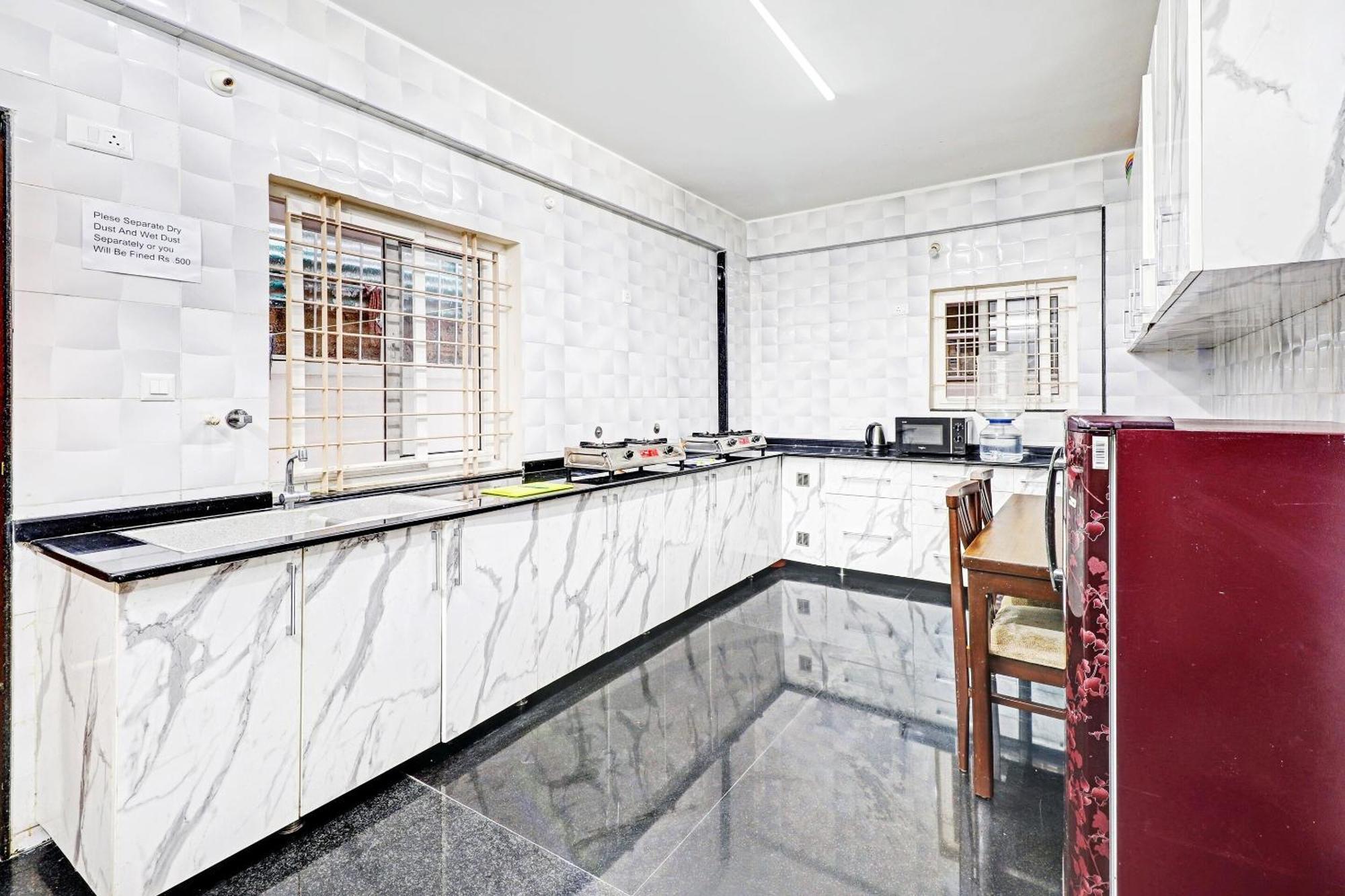 Capital O R R Residency Hotell Bangalore Exteriör bild