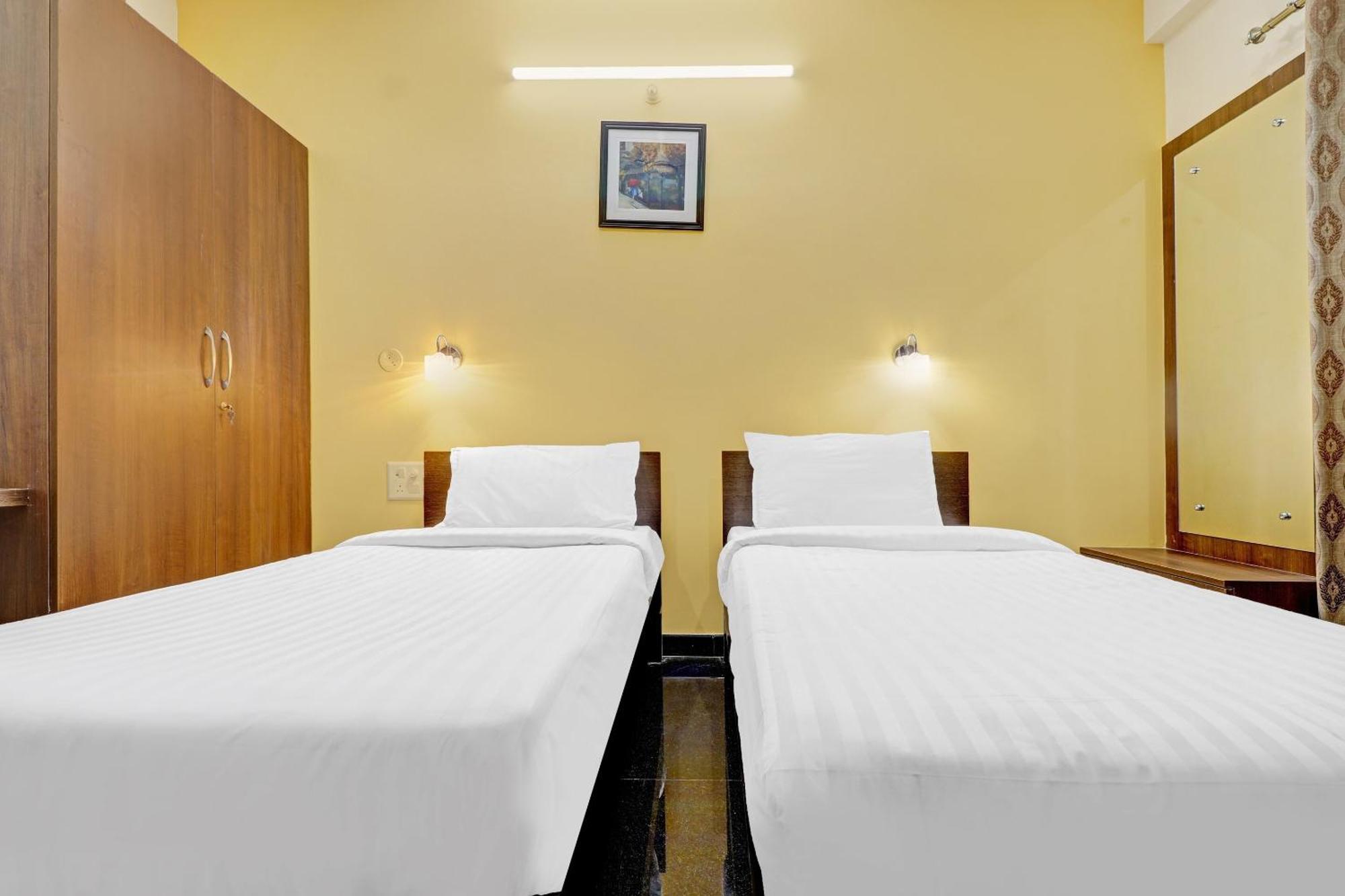 Capital O R R Residency Hotell Bangalore Exteriör bild